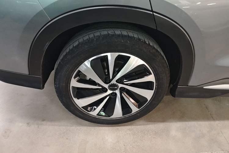 Used BYD Song PLUS New Energy 2024 HONOR Edition DM-i 110km Flagship Model Right Rear Wheel Hub