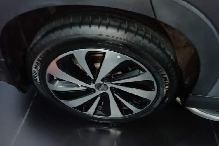 Used BYD Song PLUS New Energy 2024 HONOR Edition DM-i 110km Flagship PLUS Right Rear Wheel Hub