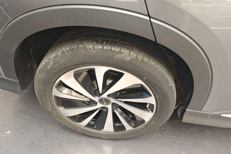 Used BYD Song PLUS New Energy 2024 HONOR Edition DM-i 150km Flagship PLUS Right Rear Wheel Hub