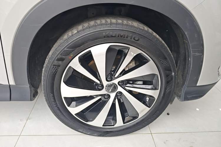 Used BYD Song PLUS New Energy 2024 HONOR Edition DM-i 110km Flagship PLUS Right Rear Wheel Hub
