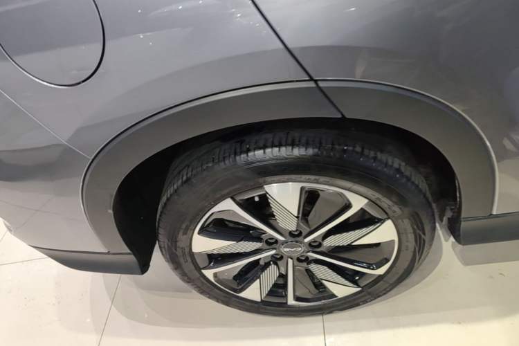 Used BYD Song PLUS New Energy 2024 Honor Edition EV 520km Flagship Model Right Rear Wheel Hub