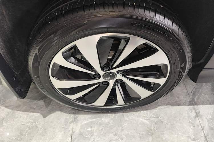 Used BYD Song PLUS New Energy 2024 HONOR Edition DM-i 110km Flagship Model Right Rear Wheel Hub