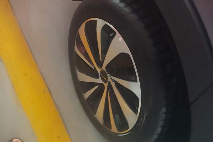 Used BYD Song PLUS New Energy 2024 HONOR Edition DM-i 110km Flagship PLUS Right Rear Wheel Hub