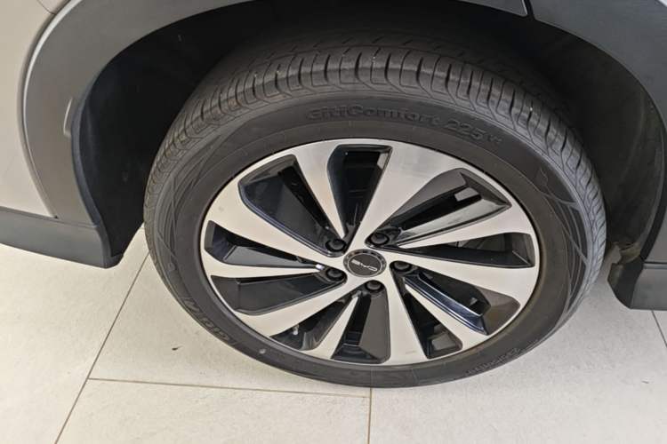 Used BYD Song PLUS New Energy 2024 HONOR Edition DM-i 150km Flagship PLUS Right Rear Wheel Hub