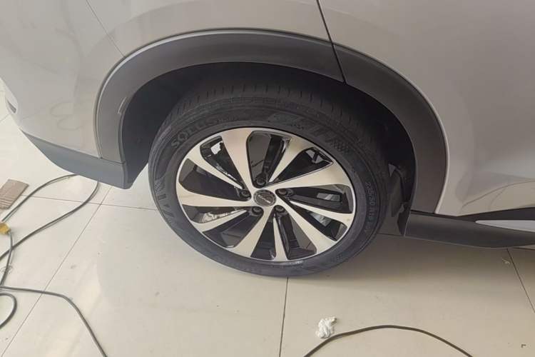 Used BYD Song PLUS New Energy 2024 HONOR Edition DM-i 110km Flagship Model Right Rear Wheel Hub