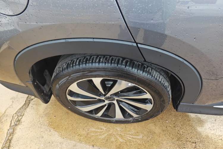 Used BYD Song PLUS New Energy 2024 HONOR Edition DM-i 150km Flagship PLUS Right Rear Wheel Hub