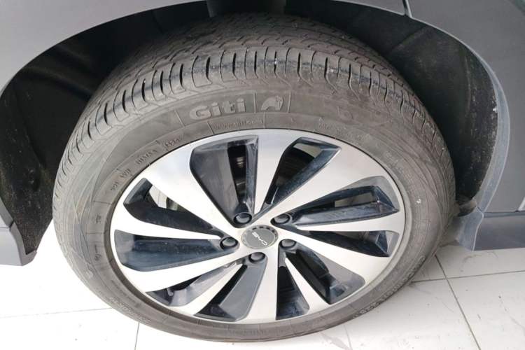 Used BYD Song PLUS New Energy 2024 HONOR Edition DM-i 110km Flagship PLUS Right Rear Wheel Hub