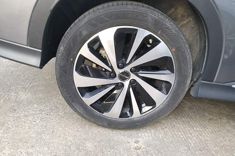 Used BYD Song PLUS New Energy 2024 HONOR Edition DM-i 110km Flagship PLUS Right Rear Wheel Hub