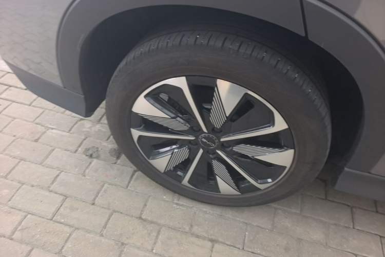 Used BYD Song PLUS New Energy 2024 EV 520km Navigation Glory Edition Right Rear Wheel Hub