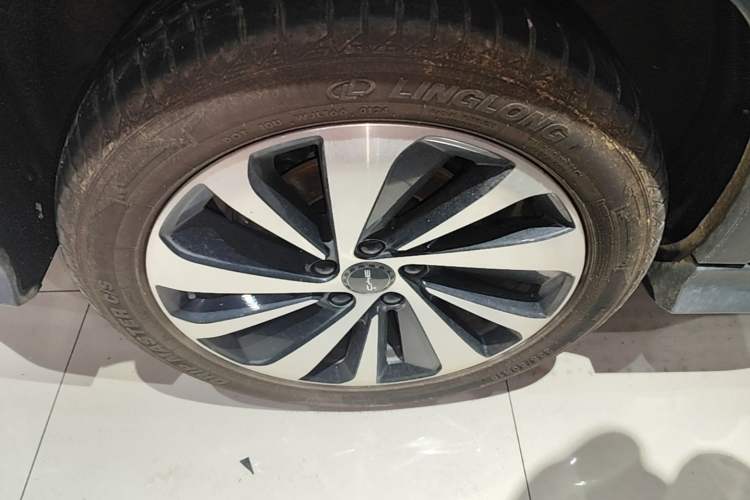 Used BYD Song PLUS New Energy 2024 HONOR Edition DM-i 110km Flagship Model Right Rear Wheel Hub