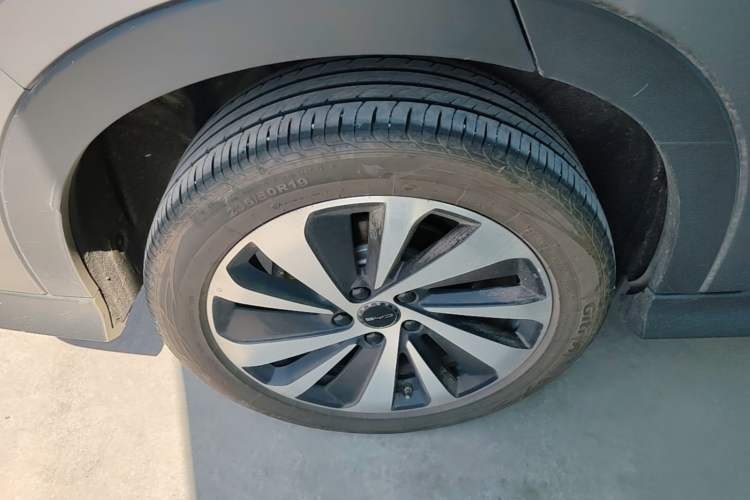 Used BYD Song PLUS New Energy 2024 Honor Edition EV 520km Premium Model Right Rear Wheel Hub