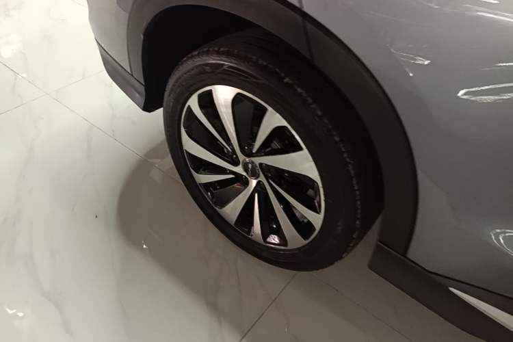 Used BYD Song PLUS New Energy 2024 HONOR Edition DM-i 150km Flagship PLUS Right Rear Wheel Hub