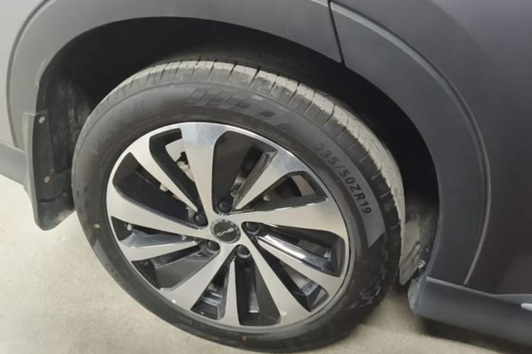 Used BYD Song PLUS New Energy 2024 HONOR Edition DM-i 110km Flagship Model Right Rear Wheel Hub