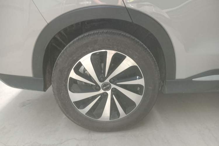 Used BYD Song PLUS New Energy 2024 Honor Edition EV 520km Luxury Model Right Rear Wheel Hub