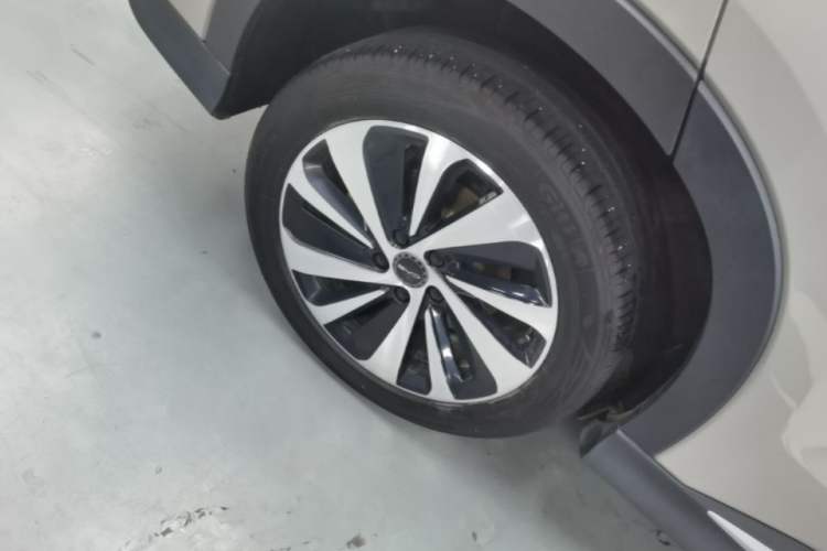 Used BYD Song PLUS New Energy 2024 Honor Edition EV 520km Premium Model Right Rear Wheel Hub