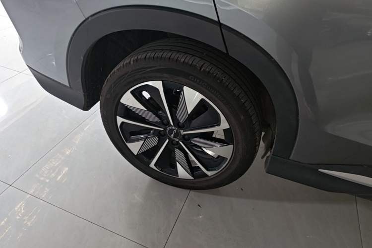 Used BYD Song PLUS New Energy 2024 Honor Edition EV 520km Premium Model Right Rear Wheel Hub