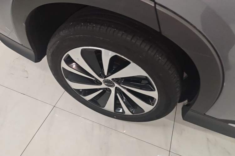 Used BYD Song PLUS New Energy 2024 HONOR Edition DM-i 150km Flagship PLUS Right Rear Wheel Hub