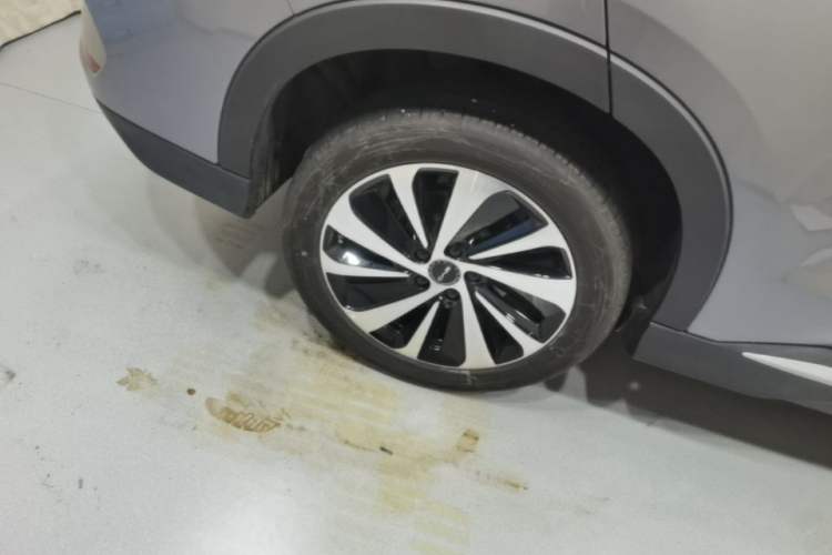 Used BYD Song PLUS New Energy 2024 Honor Edition EV 520km Flagship Model Right Rear Wheel Hub