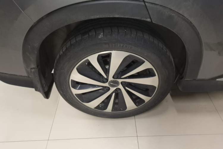 Used BYD Song PLUS New Energy 2024 HONOR Edition DM-i 71km Luxury Model Right Rear Wheel Hub