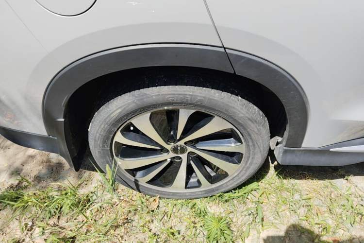 Used BYD Song PLUS New Energy 2024 HONOR Edition DM-i 110km Flagship Model Right Rear Wheel Hub