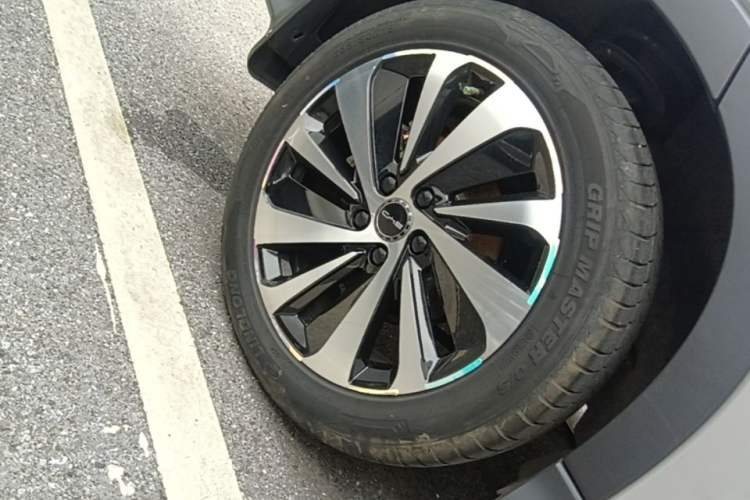 Used BYD Song PLUS New Energy 2024 HONOR Edition DM-i 110km Flagship Model Right Rear Wheel Hub