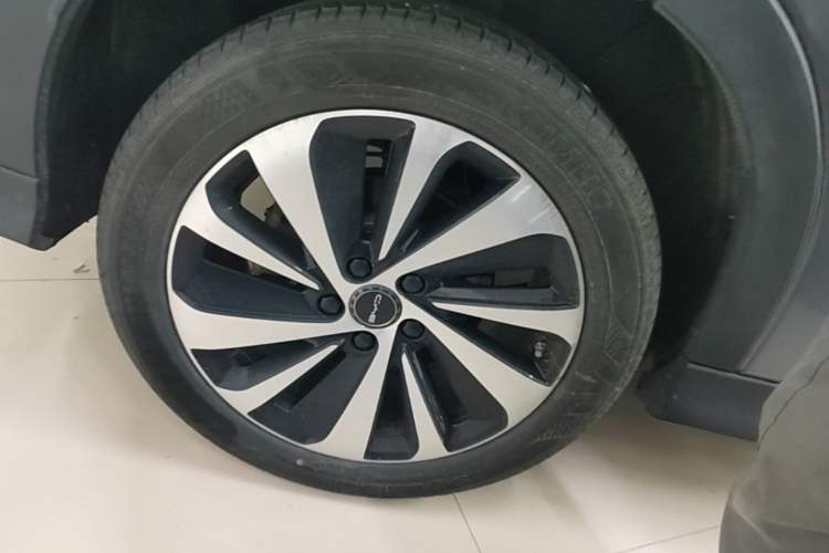 Used BYD Song PLUS New Energy 2024 HONOR Edition DM-i 110km Flagship PLUS Right Rear Wheel Hub