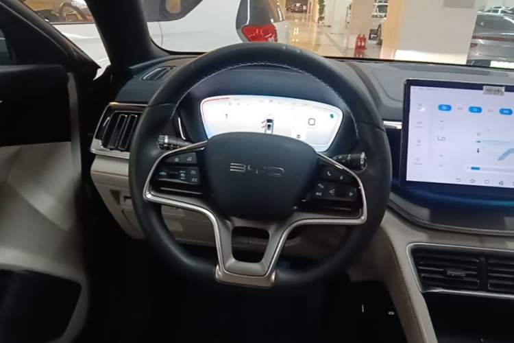 Used BYD Song PLUS New Energy 2024 HONOR Edition DM-i 110km Flagship PLUS Steering Wheel