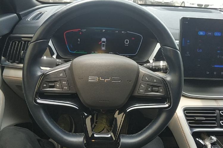 Used BYD Song PLUS New Energy 2024 Honor Edition EV 520km Luxury Model Steering Wheel