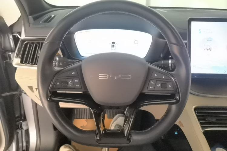 Used BYD Song PLUS New Energy 2024 Honor Edition EV 520km Luxury Model Steering Wheel