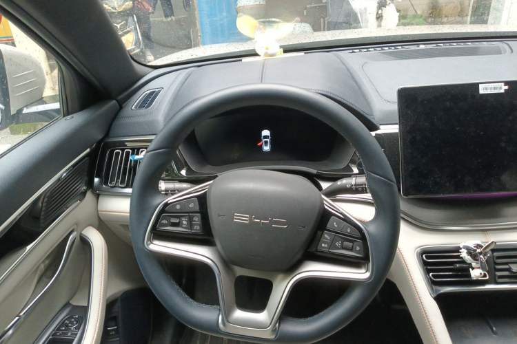 Used BYD Song PLUS New Energy 2024 EV 520km Navigation Glory Edition Steering Wheel