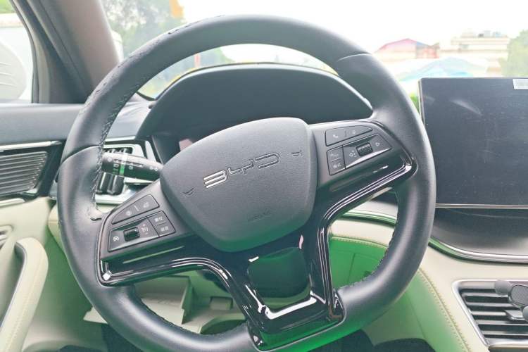 Used BYD Song PLUS New Energy 2024 HONOR Edition DM-i 110km Flagship Model Steering Wheel