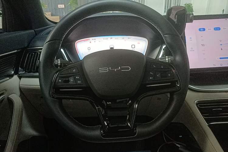 Used BYD Song PLUS New Energy 2024 Honor Edition EV 520km Luxury Model Steering Wheel