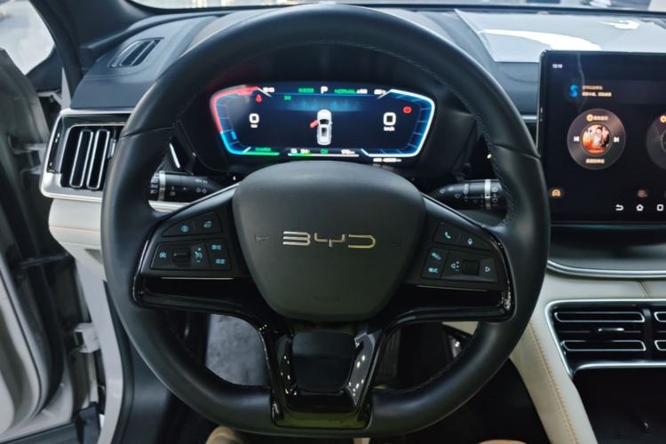 Used BYD Song PLUS New Energy 2024 Honor Edition EV 520km Premium Model Steering Wheel