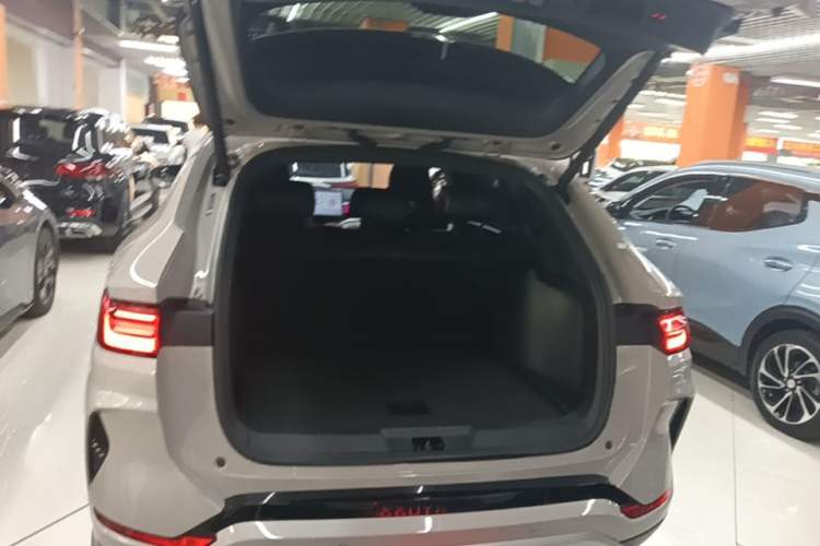 Used BYD Song PLUS New Energy 2024 Honor Edition EV 520km Flagship Model Trunk