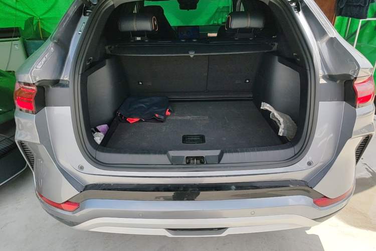 Used BYD Song PLUS New Energy 2024 HONOR Edition DM-i 110km Flagship Model Trunk