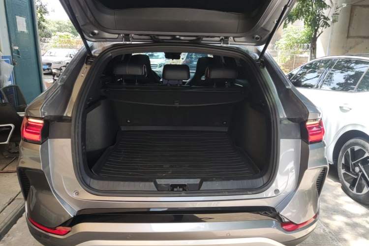 Used BYD Song PLUS New Energy 2024 Honor Edition EV 520km Luxury Model Trunk