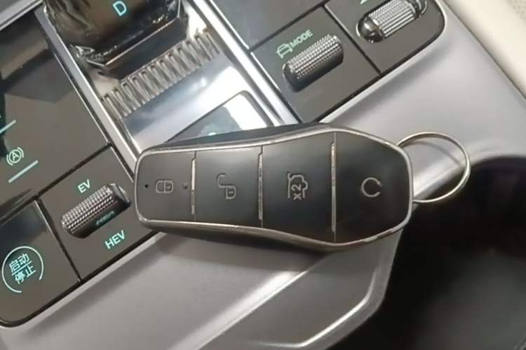 Used BYD Song PLUS New Energy 2024 HONOR Edition DM-i 110km Flagship PLUS Vehicle Key