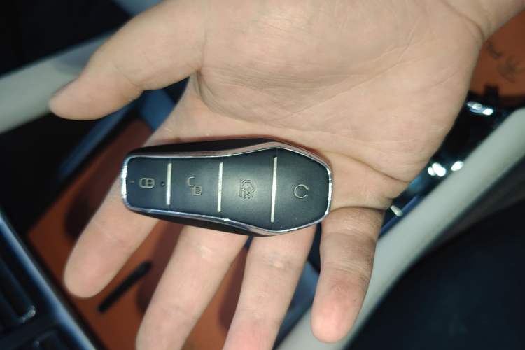 Used BYD Song PLUS New Energy 2024 HONOR Edition DM-i 110km Flagship Model Vehicle Key