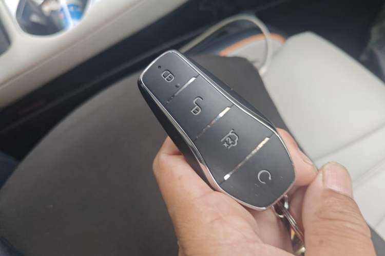 Used BYD Song PLUS New Energy 2024 Honor Edition EV 520km Luxury Model Vehicle Key