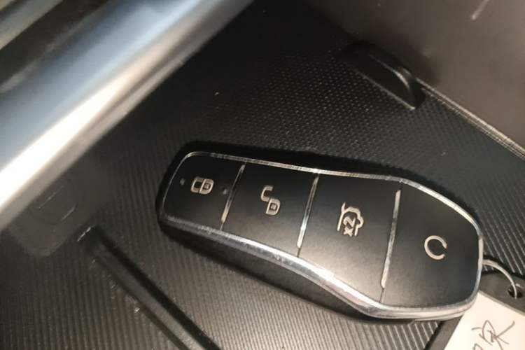 Used BYD Song PLUS New Energy 2024 Honor Edition EV 520km Flagship Model Vehicle Key