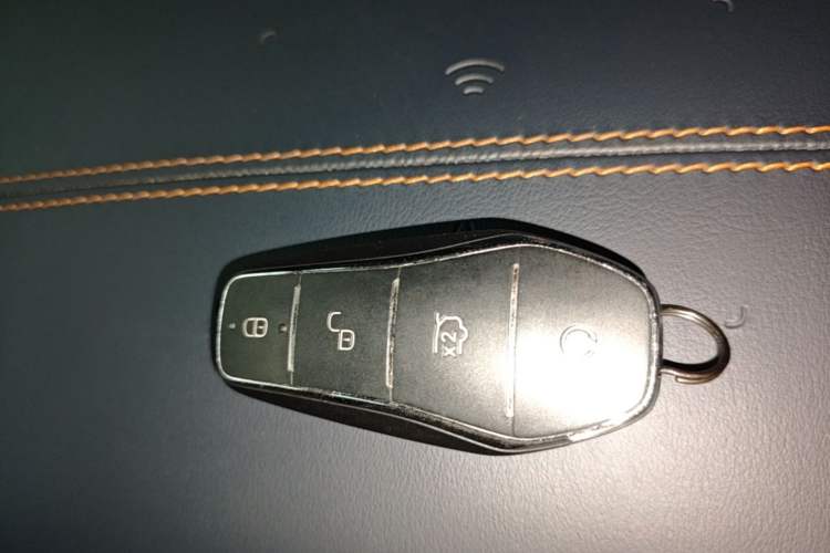 Used BYD Song PLUS New Energy 2024 HONOR Edition DM-i 150km Flagship PLUS Vehicle Key