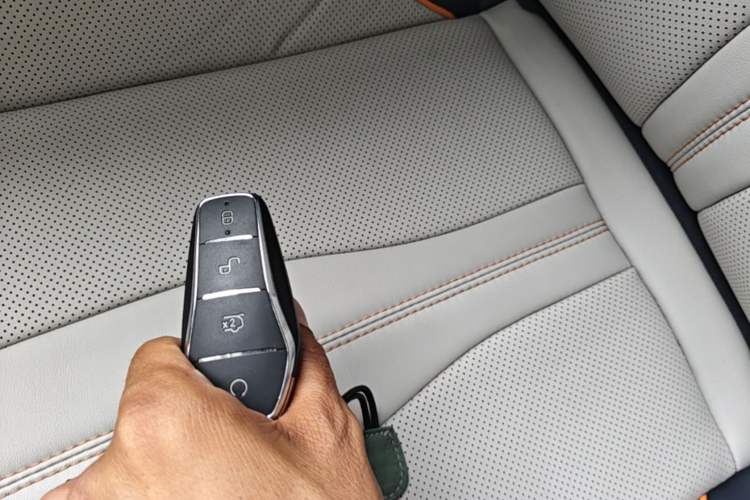 Used BYD Song PLUS New Energy 2024 HONOR Edition DM-i 110km Flagship PLUS Vehicle Key