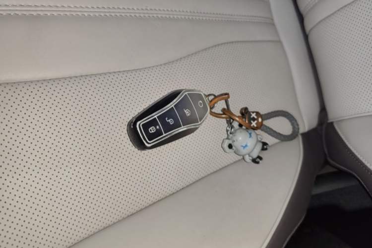 Used BYD Song PLUS New Energy 2024 Honor Edition EV 520km Flagship Model Vehicle Key