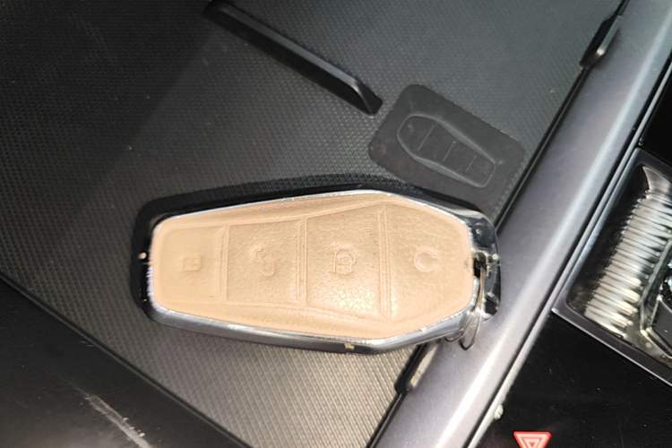 Used BYD Song PLUS New Energy 2024 HONOR Edition DM-i 110km Flagship Model Vehicle Key