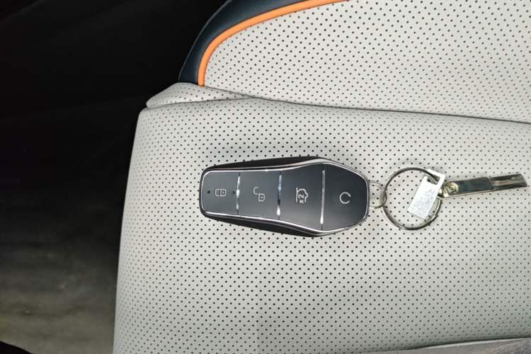 Used BYD Song PLUS New Energy 2024 HONOR Edition DM-i 150km Flagship PLUS Vehicle Key