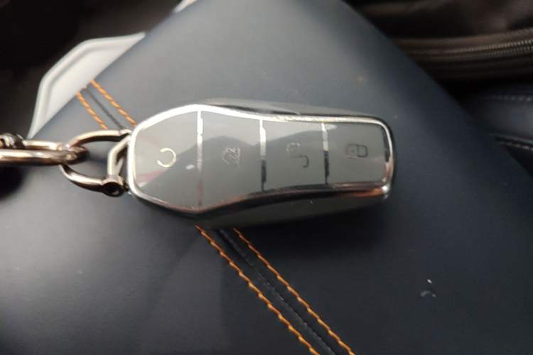 Used BYD Song PLUS New Energy 2024 HONOR Edition DM-i 110km Flagship PLUS Vehicle Key