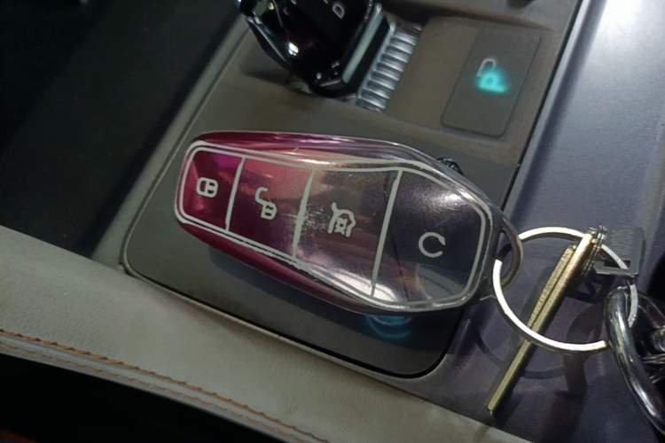 Used BYD Song PLUS New Energy 2024 HONOR Edition DM-i 110km Flagship PLUS Vehicle Key