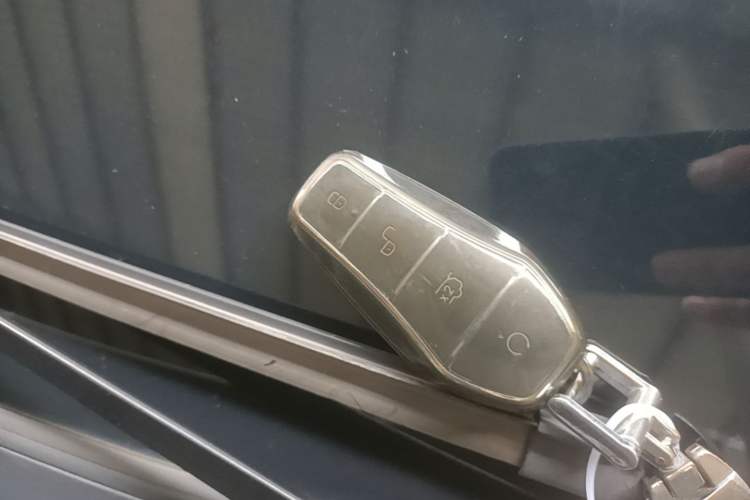 Used BYD Song PLUS New Energy 2024 Honor Edition EV 520km Luxury Model Vehicle Key