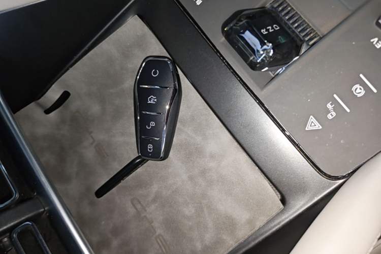 Used BYD Song PLUS New Energy 2024 Honor Edition EV 520km Premium Model Vehicle Key