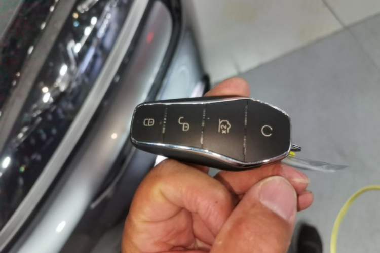 Used BYD Song PLUS New Energy 2024 Honor Edition EV 520km Flagship Model Vehicle Key